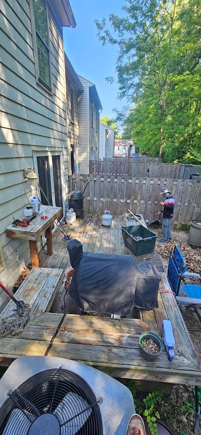 Gutter Cleaning Service LLc